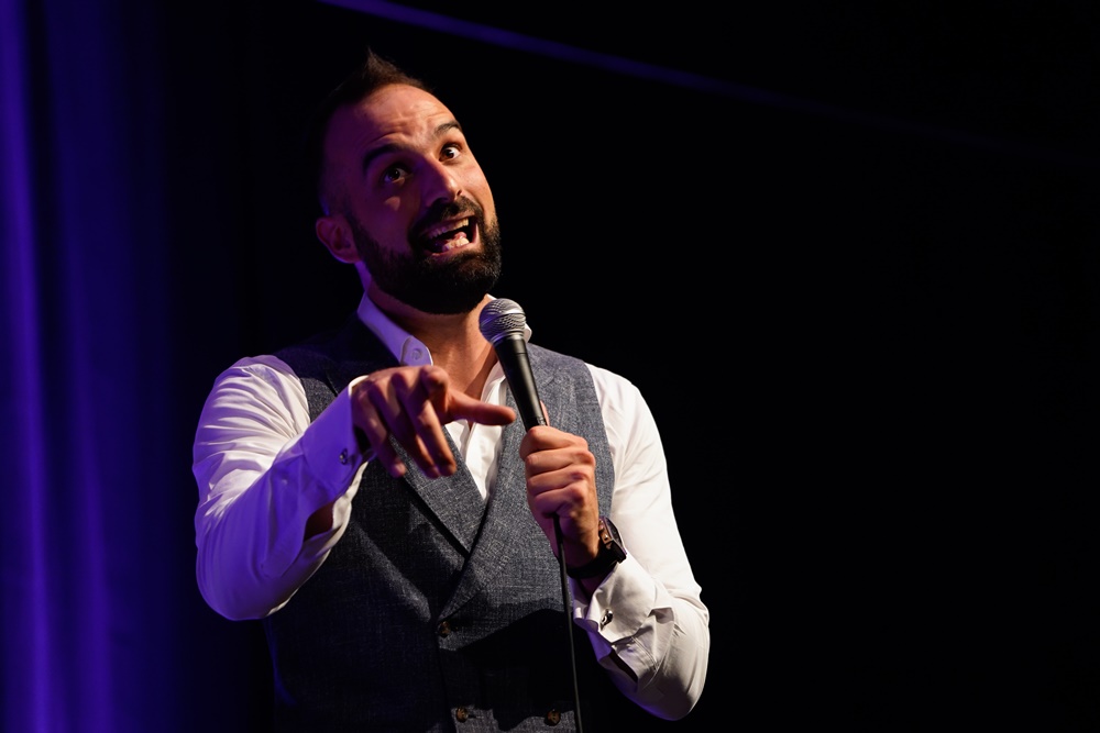 Stand up comedy večer: Ivan Šarić u Domu sportova Stand up comedy večer: Ivan Šarić u Domu sportova