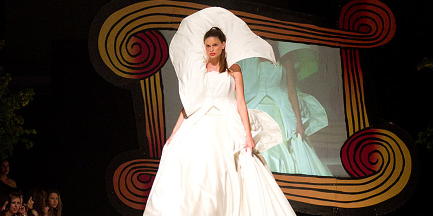 Trodnevna modna manifestacija Zadar fashion nights održava se na Trgu Ivana Pavla II. Prve večeri, pod nazivom ‘Urban Night’ predstavili su se kreatori i modne kuće: Toni Brekalo, Galko, Callegari, Oktan, Ana Milin i Margarete Ete. U glazbenom dijelu prog Trodnevna modna manifestacija Zadar fashion nights održava se na Trgu Ivana Pavla II. Prve večeri, pod nazivom ‘Urban Night’ predstavili su se kreatori i modne kuće: Toni Brekalo, Galko, Callegari, Oktan, Ana Milin i Margarete Ete. U glazbenom dijelu prog