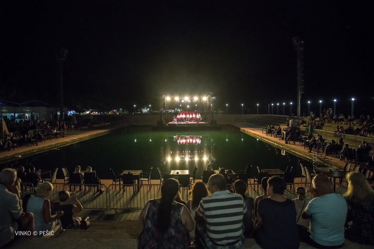 Zorica Kondža i klapa Cambi @ bazen Ilirije u Biogradu
