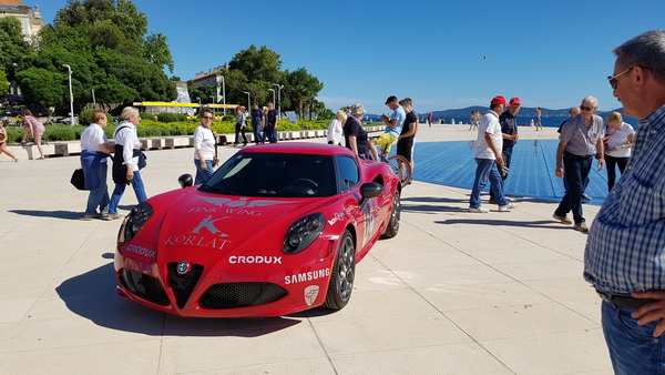 Pink Wing, jedinstvena gastro-turistička karavana luksuznih automobila gostovala je u Zadru na Pozdravu suncu. Foto: Mladen Malik