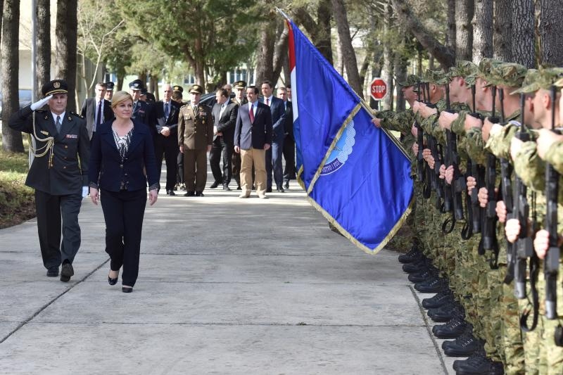 Predsjednica Kolinda Grabar-Kitarović posjetila 93. zrakoplovnu bazu Zemunik. Foto: Dino Stanin/PIXSELL