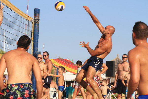 Na plaži Punta u Bibinjama održan 6. Memorijalni turnir u odbojci na pijesku za Tomislav Sikirića – Siku. Foto: Leo Banić Na plaži Punta u Bibinjama održan 6. Memorijalni turnir u odbojci na pijesku za Tomislav Sikirića – Siku. Foto: Leo Banić