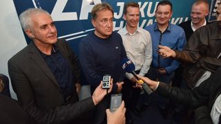Zadar – Bozidar Kalmeta u stranackim prostorijama HDZ-a pratio rezultate izbora. Photo: Dino Stanin/PIXSELL