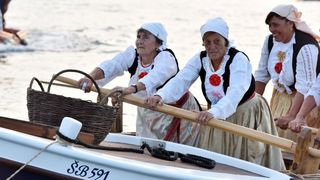 Krapanj: Održana tradicionalna ženska regata gajeta na vesla. Photo: Hrvoje Jelavić/PIXSELL Krapanj: Održana tradicionalna ženska regata gajeta na vesla. Photo: Hrvoje Jelavić/PIXSELL
