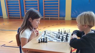 Osnovna škola Krune Krstića bila domaćin prijateljskog međuškolskog turnira u šahu Osnovna škola Krune Krstića bila domaćin prijateljskog međuškolskog turnira u šahu