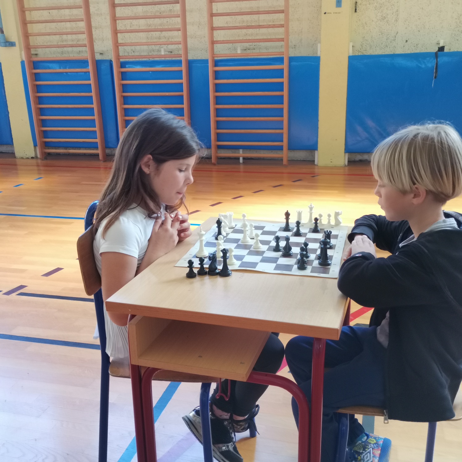 Osnovna škola Krune Krstića bila domaćin prijateljskog međuškolskog turnira u šahu Osnovna škola Krune Krstića bila domaćin prijateljskog međuškolskog turnira u šahu