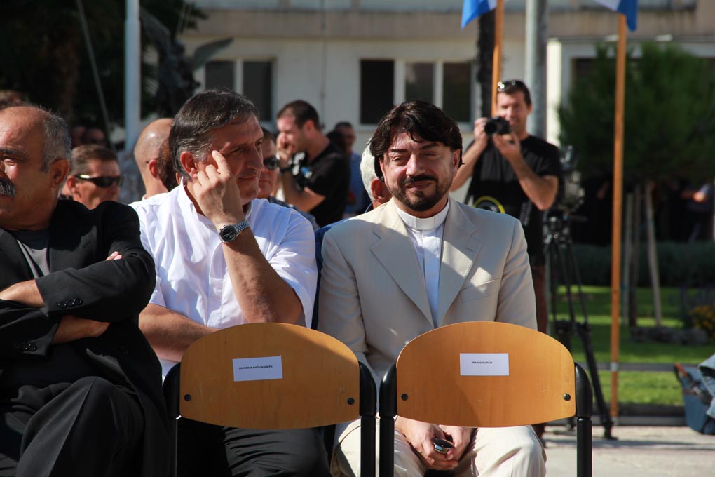 U prigodi Dana hrvatske policije i njihovog zaštitnika Sv.Mihovila danas je u PU Zadarskoj održana prigodna svečanost.U nastavku svečanosti, pokaznu vježbu samoobrane izveli su pripadnici interventne jedinice PU Zadarske te su podijeljena priznanja nagrađ U prigodi Dana hrvatske policije i njihovog zaštitnika Sv.Mihovila danas je u PU Zadarskoj održana prigodna svečanost.U nastavku svečanosti, pokaznu vježbu samoobrane izveli su pripadnici interventne jedinice PU Zadarske te su podijeljena priznanja nagrađ