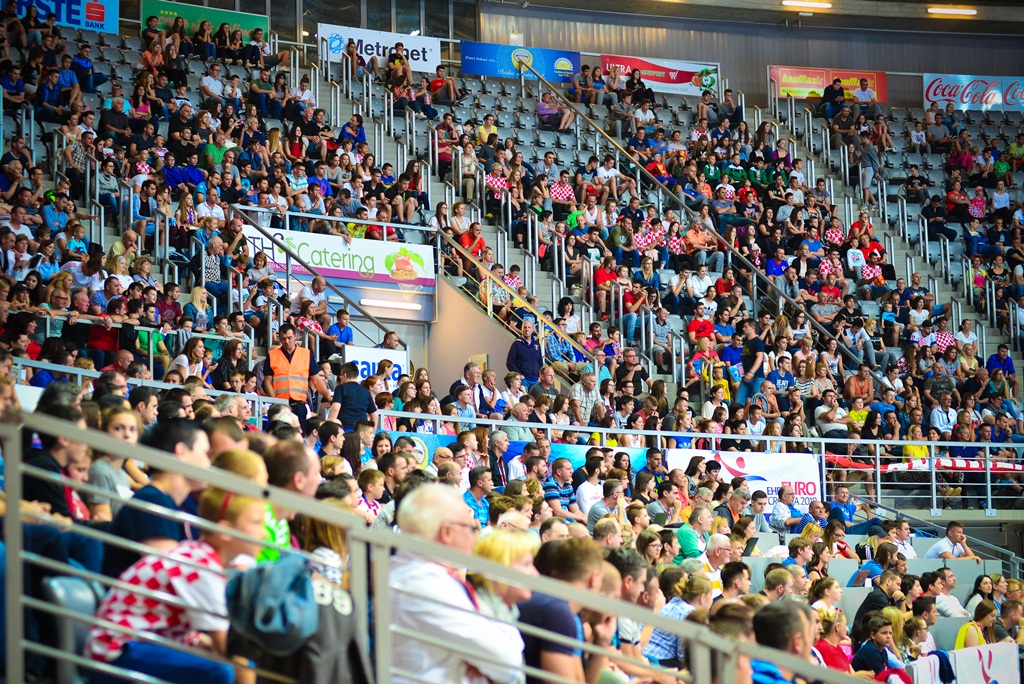 U doista sjajnoj atmosferi koju je stvorilo oko 5000 navijača iz cijele Hrvatske, naši su rukometni reprezentativci remizirali sa Švedskom i to s rezultatom 25-25. Bila je to ‘kaubojima’ pretposljednja pripremna utakmica uoči Olimpijskih igara