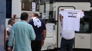 Stali autobusi, vozači upozorili: ‘Imamo 3800 kuna plaću i sad se svi čude što idemo van’ Stali autobusi, vozači upozorili: ‘Imamo 3800 kuna plaću i sad se svi čude što idemo van’