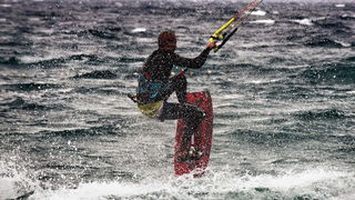 Kiteri i surferi uživali u jakom jugu