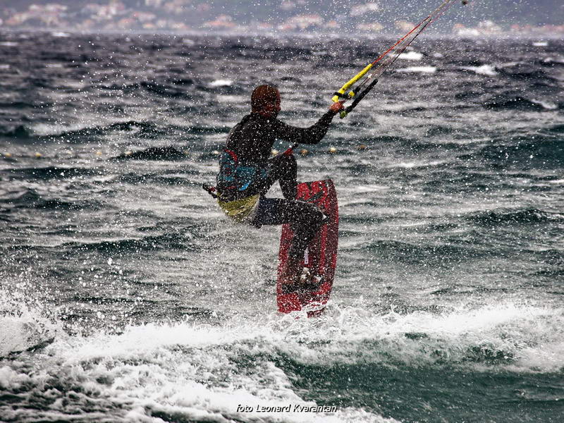 Kiteri i surferi uživali u jakom jugu