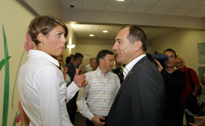 Split, 051010.
Aspira, Visoka skola za sportski menadzment.
Medju upisanim polaznicima skole je Blanka Vlasic, Tina Mihelic, sestre Lucija i Ana Zaninovic, Ivana Brkljacic, Igor Stimac.
Pozdravni govor je odrzao i Zlatko Matesa koji je pozdravio sve prisu Split, 051010.
Aspira, Visoka skola za sportski menadzment.
Medju upisanim polaznicima skole je Blanka Vlasic, Tina Mihelic, sestre Lucija i Ana Zaninovic, Ivana Brkljacic, Igor Stimac.
Pozdravni govor je odrzao i Zlatko Matesa koji je pozdravio sve prisu