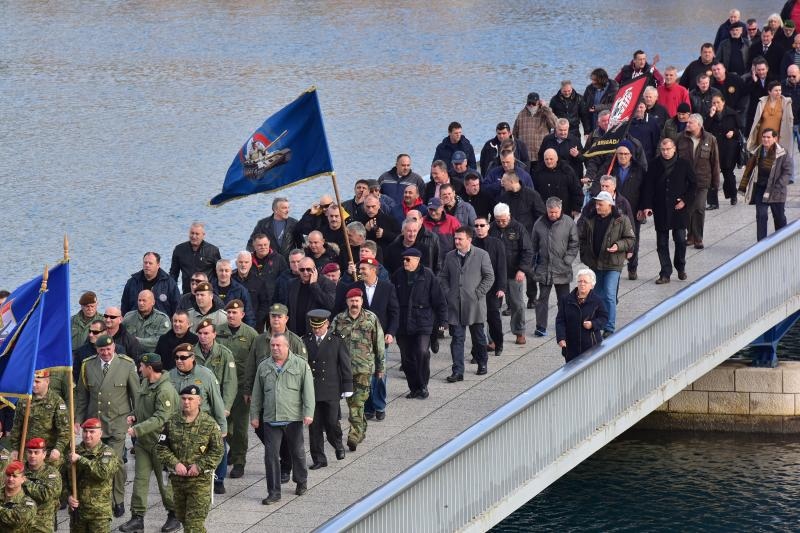 Svecanim postrojavanjem i mimohodom kroz grad postrojbi sudionica obiljezena je 22. obljetnica vojno-redarstvene akcije Maslenica. Photo: Dino Stanin/PIXSELL Svecanim postrojavanjem i mimohodom kroz grad postrojbi sudionica obiljezena je 22. obljetnica vojno-redarstvene akcije Maslenica. Photo: Dino Stanin/PIXSELL