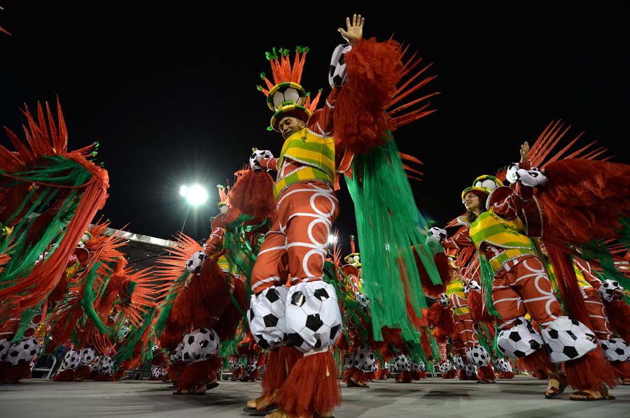 Tradicionalni karneval u Brazilu, foto: NELSON ALMEDIA Tradicionalni karneval u Brazilu, foto: NELSON ALMEDIA