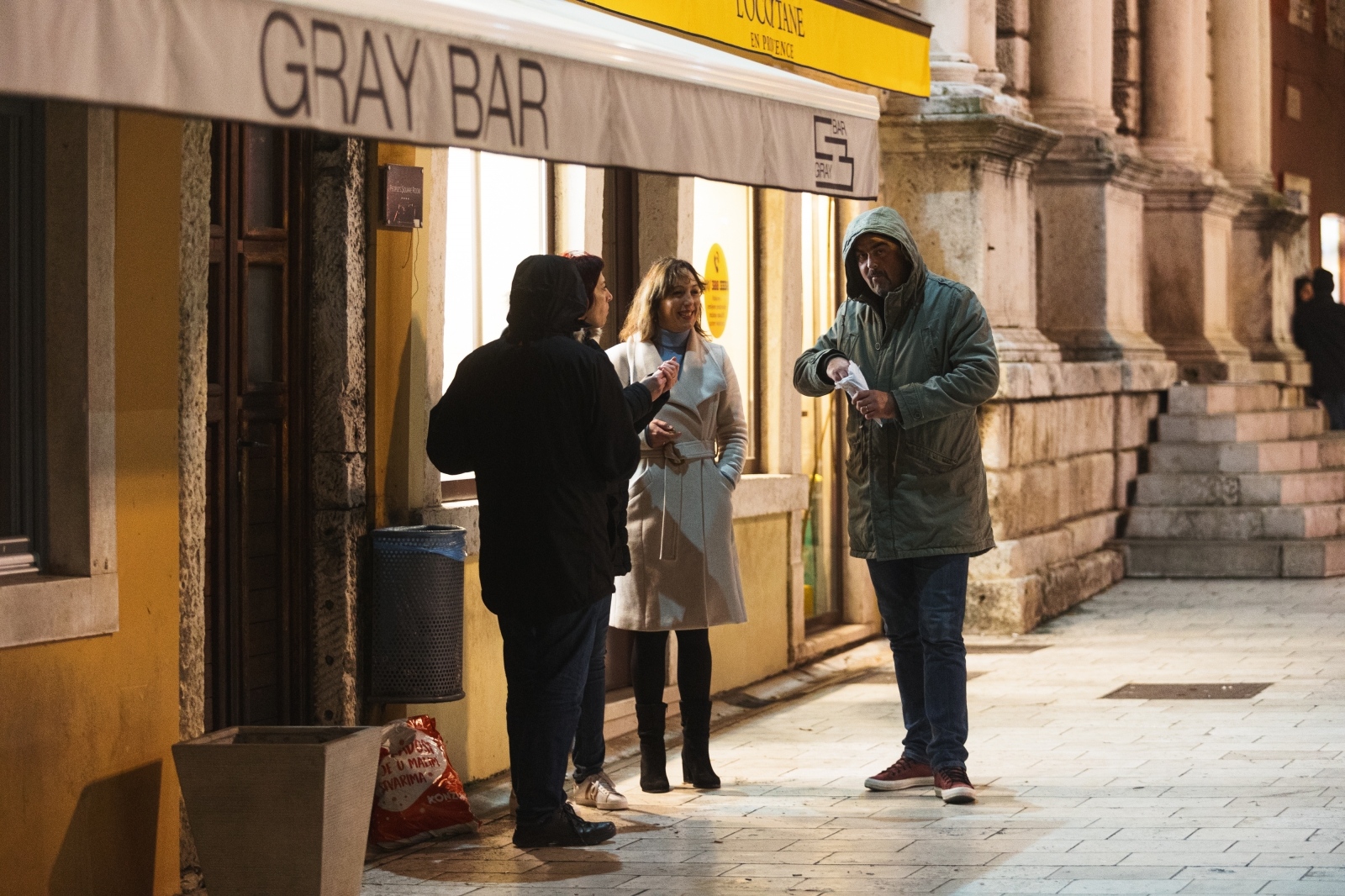 Građani na ulicama Zadra poštujući mjere dočekali 2021. godinu