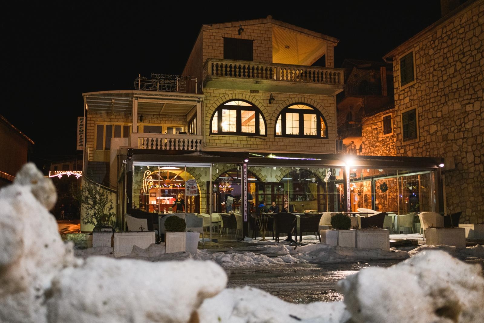 U Pakoštanima padala tuča više od 30 minuta i zabijelila cijelo mjesto U Pakoštanima padala tuča više od 30 minuta i zabijelila cijelo mjesto