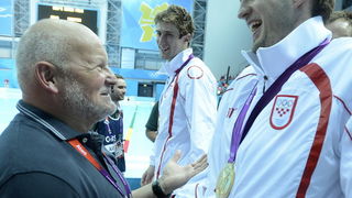 London, 120812.
Vaterpolo Arena.
Hrvatska muska vaterpolo reprezentacija pobijedila je u finalnoj utakmici protiv Italije tijekom Olimpijskih Igara u Londonu.
Na fotografiji: Hrvatska je osvojila zlatnu medalju, Zlatko Matesa, predsjednik Hoo-a cestita B London, 120812.
Vaterpolo Arena.
Hrvatska muska vaterpolo reprezentacija pobijedila je u finalnoj utakmici protiv Italije tijekom Olimpijskih Igara u Londonu.
Na fotografiji: Hrvatska je osvojila zlatnu medalju, Zlatko Matesa, predsjednik Hoo-a cestita B