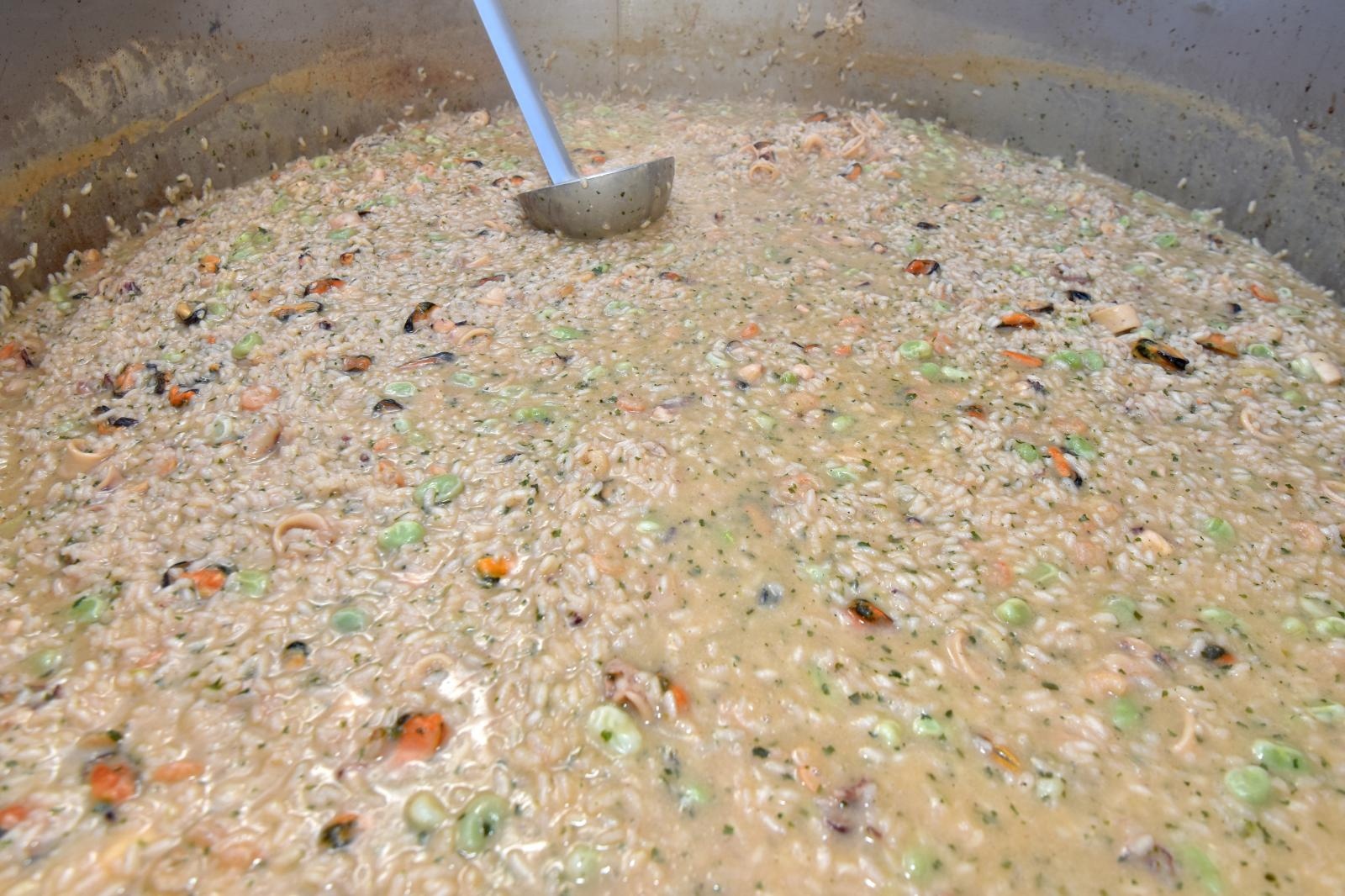 Priprema rižota s plodovima mora u sklopu Tuna, Sushi & Wine Festivala Priprema rižota s plodovima mora u sklopu Tuna, Sushi & Wine Festivala