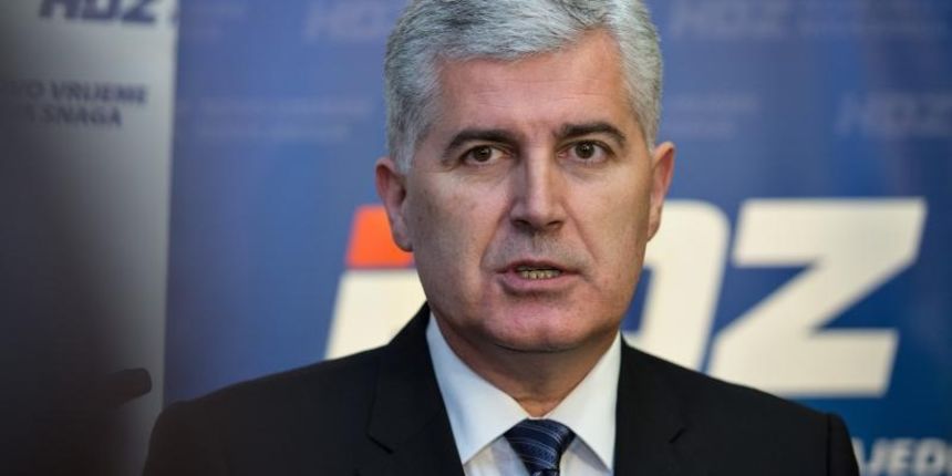 Predsjednik HDZ-a Tomislav Karamarko i clan predsjednistva Bosne i Hercegovine te predsjednik HDZ-a BiH Dragan Covic odgovarali su na pitanja novinara uoci zajednicke sjednice Predsjednistva HDZ-a i HDZ-a BiH. Photo: Davor Puklavec/PIXSELL