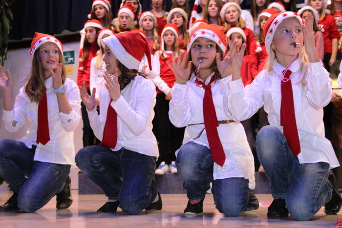 Božićna priredba OŠ Smiljevac Božićna priredba OŠ Smiljevac