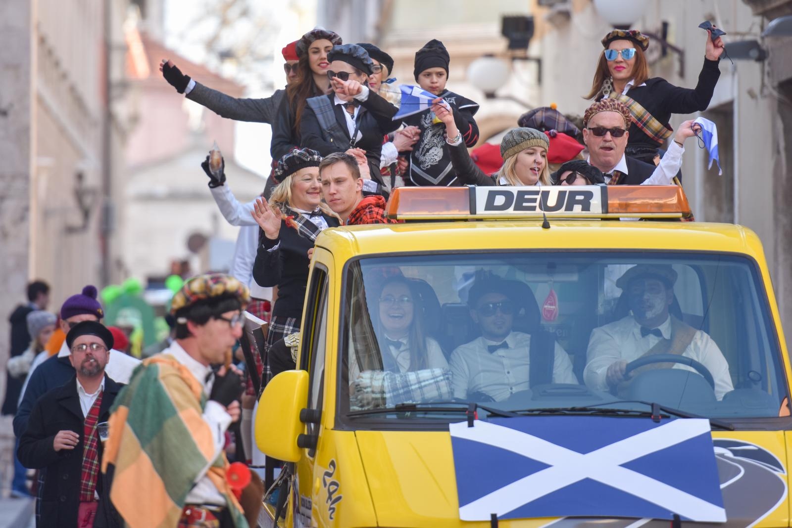 Zadarski karneval 2018: Povorka maškaranih skupina gradskim ulicama Zadarski karneval 2018: Povorka maškaranih skupina gradskim ulicama
