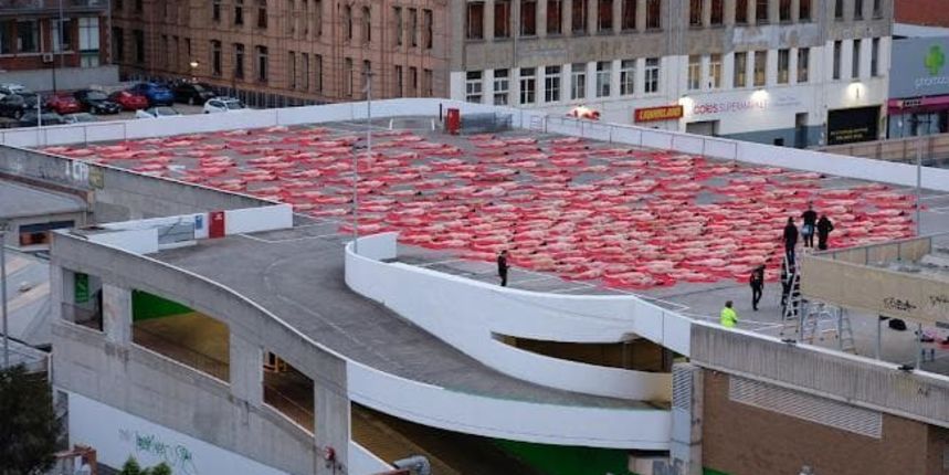 Četiri stotine golih ljudi poziralo na krovu u Melbourneu Četiri stotine golih ljudi poziralo na krovu u Melbourneu