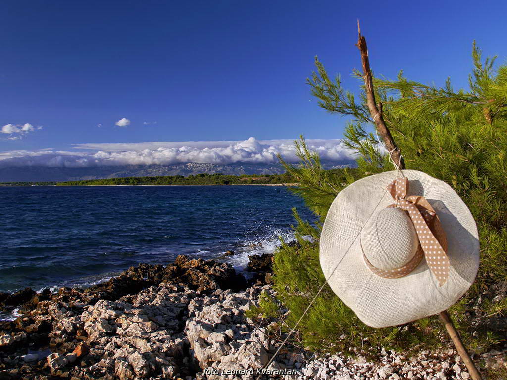 Punta Skala: Sunce tone u beskraj valova