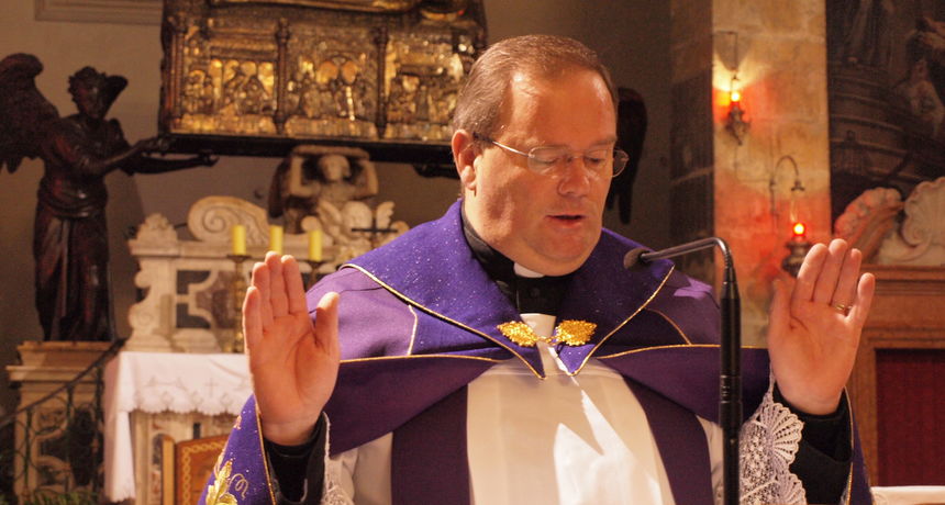 Preminuo don Tomislav Sikirić