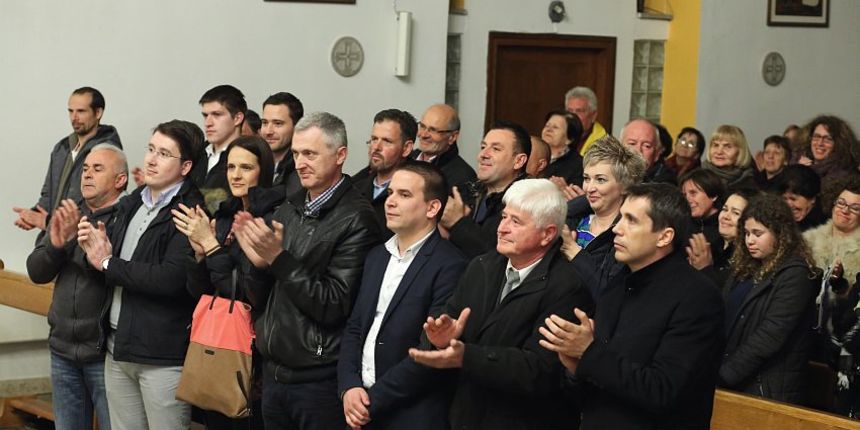 (V)Ladari i (V)Ladarice folklorne scene u Hrvatskoj još jednom oduševili Bibinjce. Foto: Leo Banić (V)Ladari i (V)Ladarice folklorne scene u Hrvatskoj još jednom oduševili Bibinjce. Foto: Leo Banić