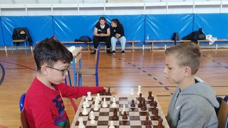 Osnovna škola Krune Krstića bila domaćin prijateljskog međuškolskog turnira u šahu Osnovna škola Krune Krstića bila domaćin prijateljskog međuškolskog turnira u šahu