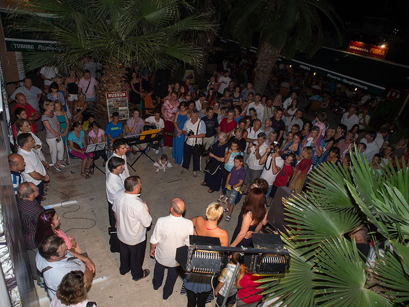 Biograd na moru: Otvorena izložba fotografija “Lunjske masline” Biograd na moru: Otvorena izložba fotografija “Lunjske masline”