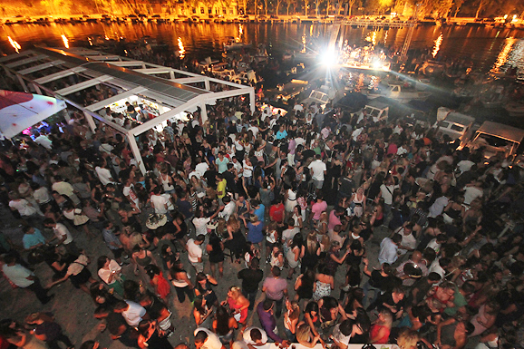 Severina na Ponton Festivalu, 30. srpnja (foto:Saša Čuka) Severina na Ponton Festivalu, 30. srpnja (foto:Saša Čuka)