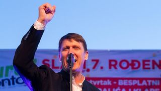 Tomislav Bralić i klapa Intrade na rođendanskoj proslavi Bure centra Tomislav Bralić i klapa Intrade na rođendanskoj proslavi Bure centra