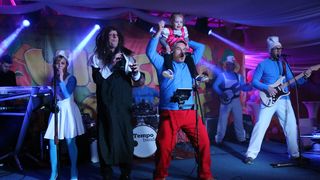 Virske maškare: Nedjelja u znaku zvijezdice Meri, Tota i Tempo Banda