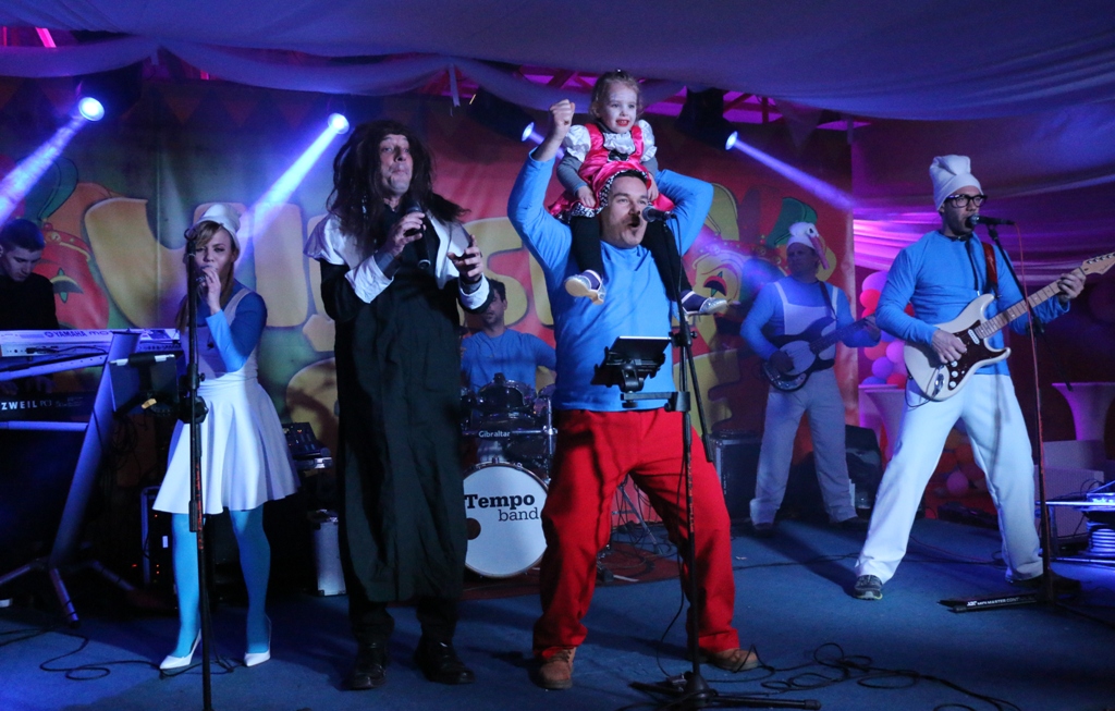 Virske maškare: Nedjelja u znaku zvijezdice Meri, Tota i Tempo Banda