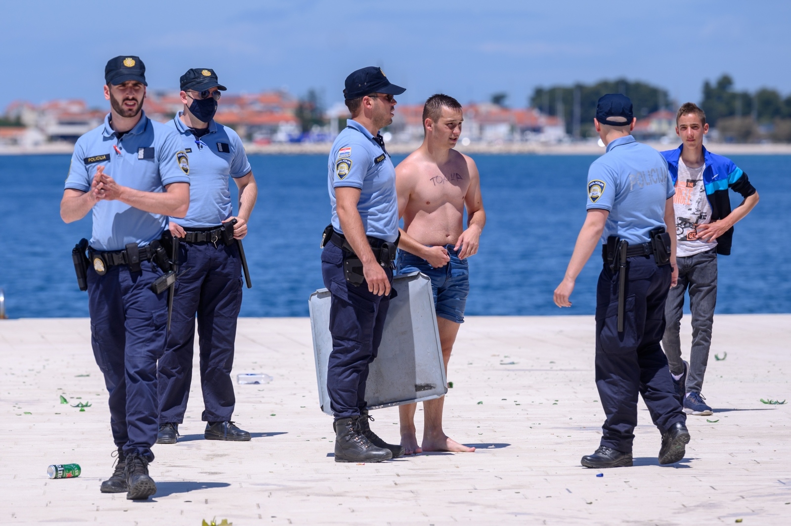 Zadarski maturanti obilježili kraj škole na rivi