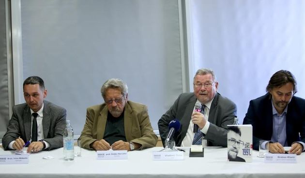 Osijek – U hotelu Osijek predstavljena knjiga Vladimira Seksa ‘1991.- moja sjecanja na stvaranje Hrvatske i Domovinski rat’. Photo: Davor Kibel/Glas Slavonije/PIXSELL