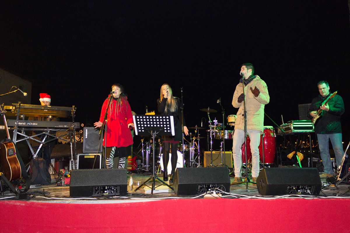 Doček 2017: Najluđa noć na zadarskom Poluotoku privukla više tisuća Zadrana i gostiju Doček 2017: Najluđa noć na zadarskom Poluotoku privukla više tisuća Zadrana i gostiju