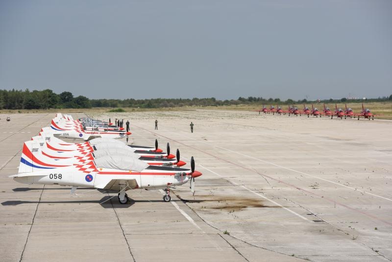 Akrobatska skupina “Red Arrows” Royal Air Forcea u posjeti Zračnoj bazi u Zemuniku Akrobatska skupina “Red Arrows” Royal Air Forcea u posjeti Zračnoj bazi u Zemuniku