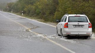 Zbog zarobljenog kamiona ne prometuje se cestom Poljica- Mazija