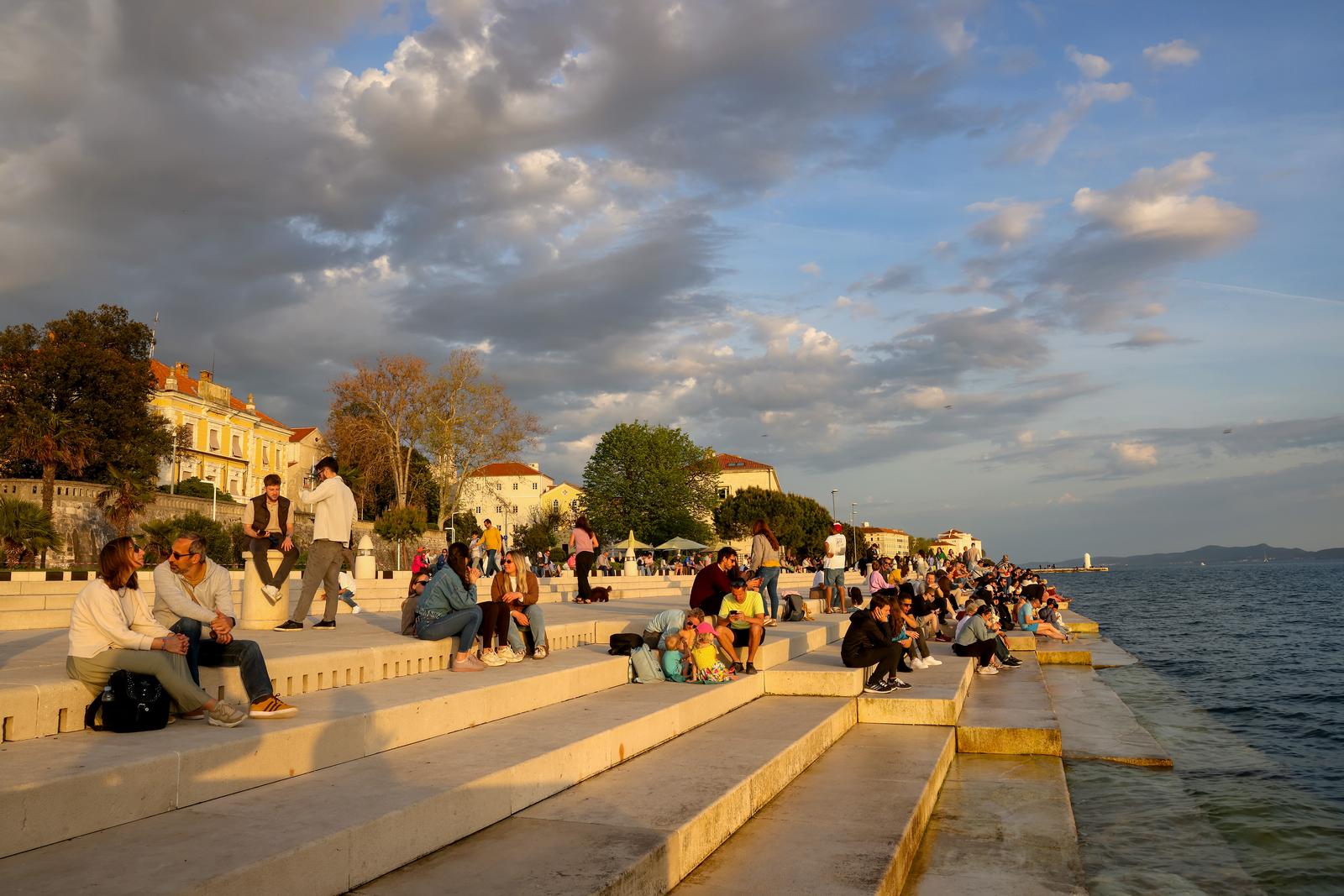 Zadar: Turisti uživaju u zalasku sunca