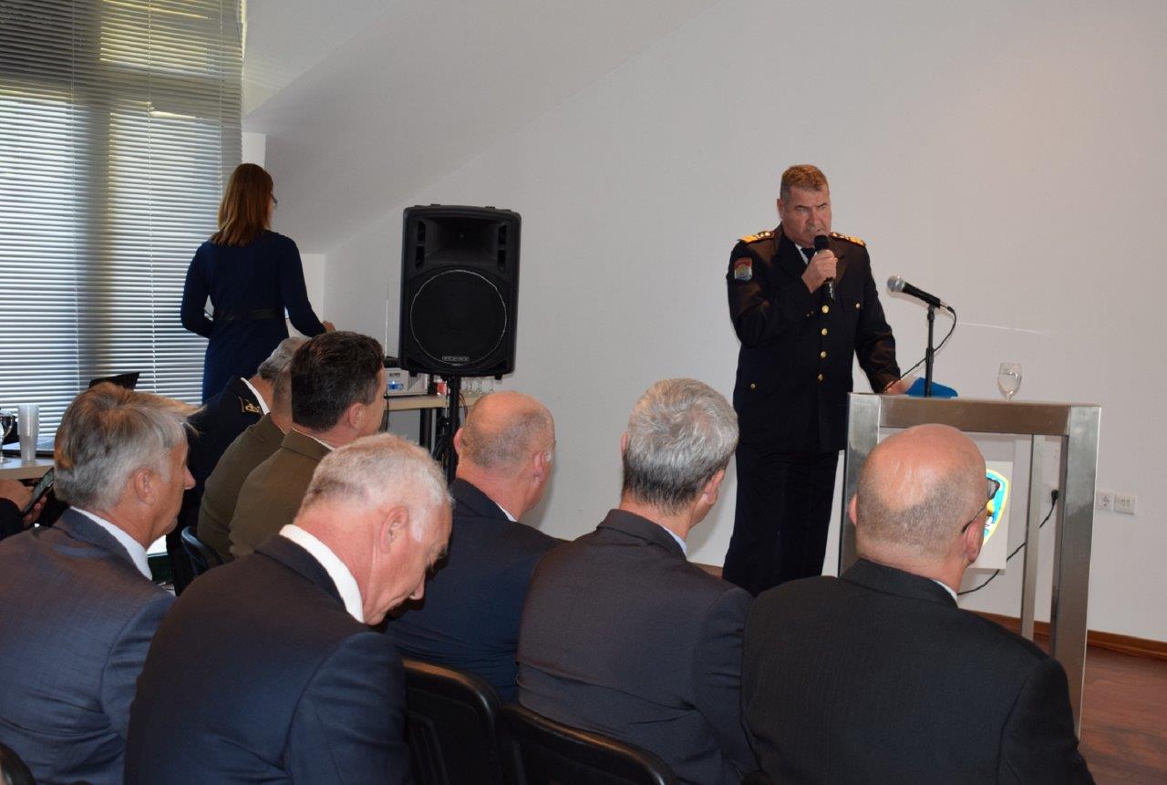 U Divuljama održana tematska sjednica premijera i župana o požarnoj sezoni U Divuljama održana tematska sjednica premijera i župana o požarnoj sezoni