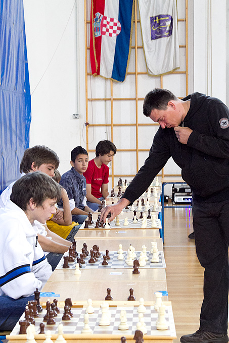 Bibinje: Alternativna sahovska simultanka 13. svibnja 2011, Foto: leo Banic Bibinje: Alternativna sahovska simultanka 13. svibnja 2011, Foto: leo Banic