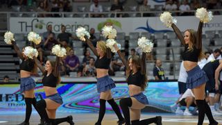 ZDBT 2018: Maccabi Tel Aviv – Fenerbahce 60-65. U pauzama su publiku tradicionalno zabavljale slovenske Zmajcice