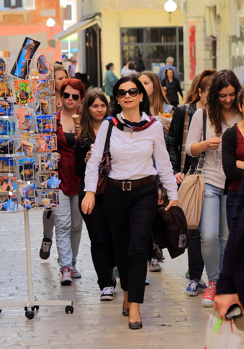 Skitnja gradom by Roberto Lerga