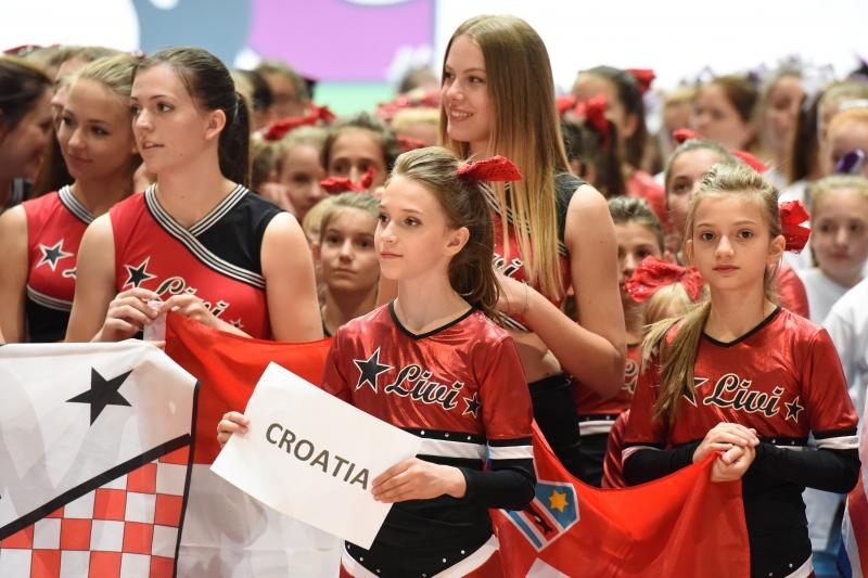 Zadar – U dvorani Krese Cosica na Visnjiku otvoreno je Europsko prvenstvo navijacica “European cheerleading championships 2015”. Danas i sutra svoje ce plesno akrobatske vjestine pokazati vise od 1500 natjecateljica. Photo: Dino Stanin/PIXSELL Zadar – U dvorani Krese Cosica na Visnjiku otvoreno je Europsko prvenstvo navijacica “European cheerleading championships 2015”. Danas i sutra svoje ce plesno akrobatske vjestine pokazati vise od 1500 natjecateljica. Photo: Dino Stanin/PIXSELL