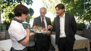 Zadar – Ministar turizma Darko Lorencin sastao se danas sa zupanom Stipom Zrilicem te s lokalnim gospodarstvenicima. Nakon sastanka ministar je obisao Hotel Bastion koji je prosle godine uvrsten u prestizno udruzenje Relais Chateaux. Photo: Dino Stanin/PI Zadar – Ministar turizma Darko Lorencin sastao se danas sa zupanom Stipom Zrilicem te s lokalnim gospodarstvenicima. Nakon sastanka ministar je obisao Hotel Bastion koji je prosle godine uvrsten u prestizno udruzenje Relais Chateaux. Photo: Dino Stanin/PI