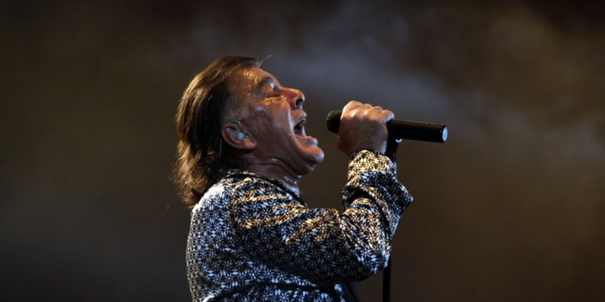 Zadar, 131111.
Parni Valjak veceras je nastupio u sklopu svoje turneje – dm – Vjeruj, tu sam covjek. Koncert je odrzan u punoj dvorani Kresimira Cosica na Visnjiku.
Na slici: Aki Rahimovski.
Foto: Jure Miskovic / CROPIX Zadar, 131111.
Parni Valjak veceras je nastupio u sklopu svoje turneje – dm – Vjeruj, tu sam covjek. Koncert je odrzan u punoj dvorani Kresimira Cosica na Visnjiku.
Na slici: Aki Rahimovski.
Foto: Jure Miskovic / CROPIX