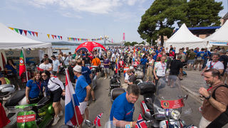 Spektakularni defile vespaša, foto: Vinko Pešić Spektakularni defile vespaša, foto: Vinko Pešić