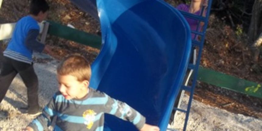 Akcijom “Svi za djecu” uređeno igralište u Banju